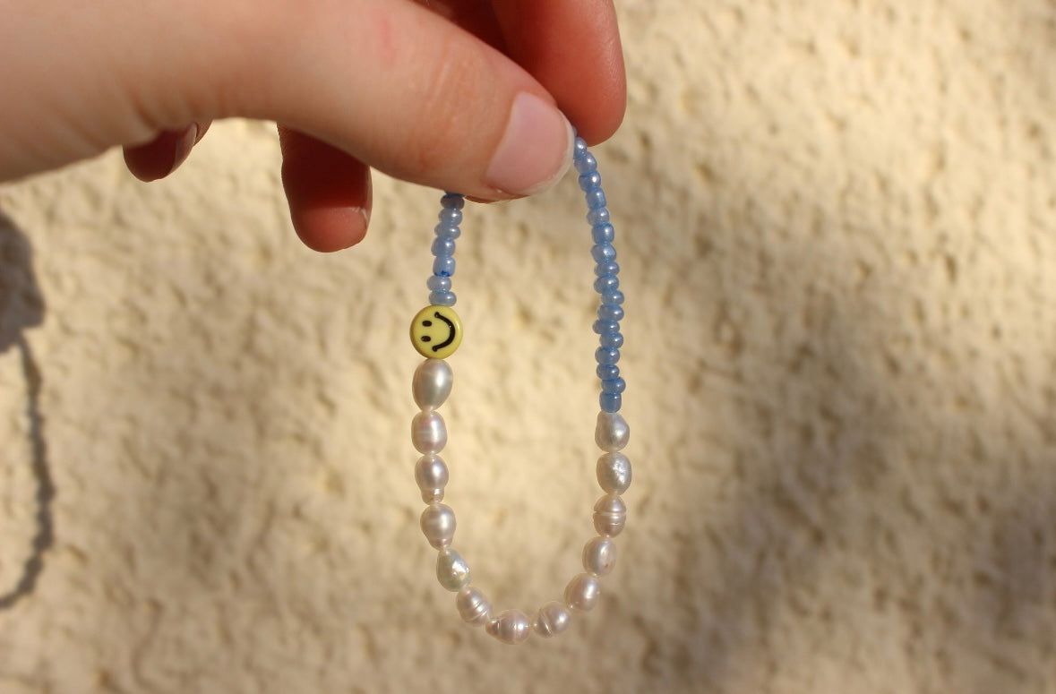 Half Smiley Armband
